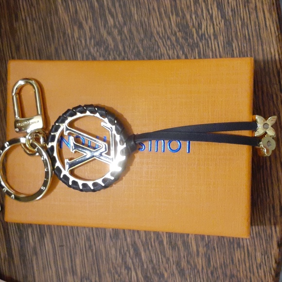 Louis Vuitton Circle Porte Cles-Berry LV Bag Charm Key Chain Key Holder - Picture 5 of 9